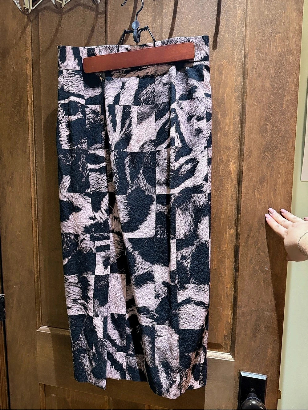 Gilles Abstract Straight Skirt in Black & Pink Size 40